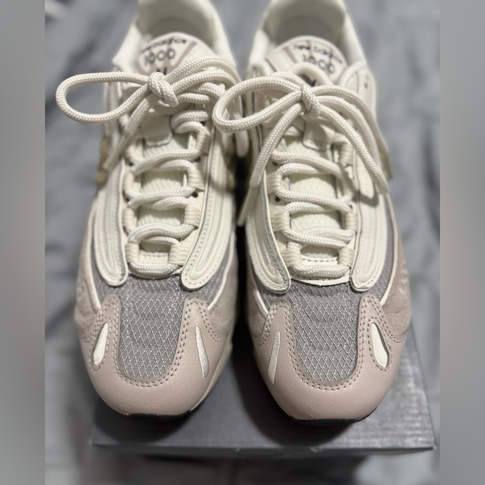 New Balance sneakers in Cream and Gray 8.5 men’s - 10 women’s